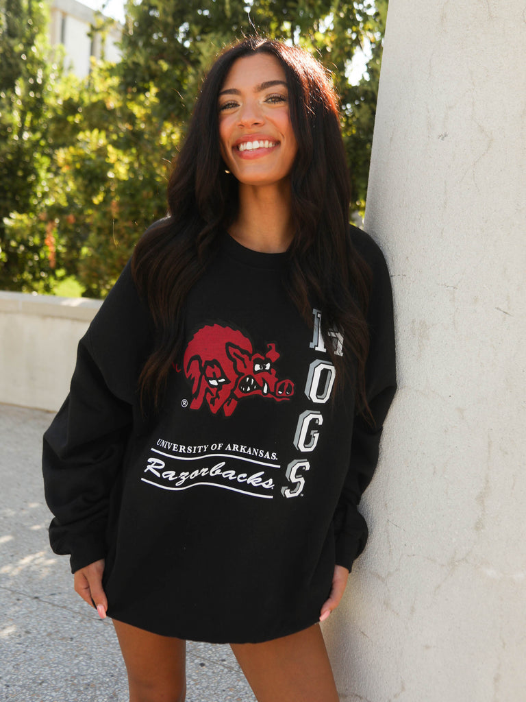 HOGS STACKED SWEATSHIRT - BLACK