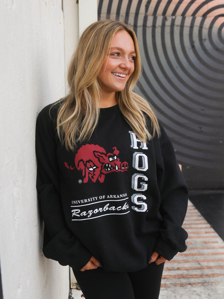 HOGS STACKED SWEATSHIRT - BLACK